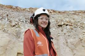 Santa Cruz: AOMA impulsa el liderazgo femenino en la minería con el 1° Foro de Mujeres Mineras Santa Cruz: AOMA impulsa el liderazgo femenino en la minería con el 1° Foro de Mujeres Mineras