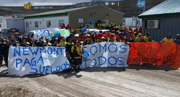 Santa Cruz: Contratista minera no pagó sueldos y AOMA frenó producción en el yacimiento Cerro Negro