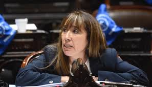 Santa Cruz: Roxana Reyes prepara un proyecto para extender la vida útil de los yacimientos mineros maduros Santa Cruz: Roxana Reyes prepara un proyecto para extender la vida útil de los yacimientos mineros maduros