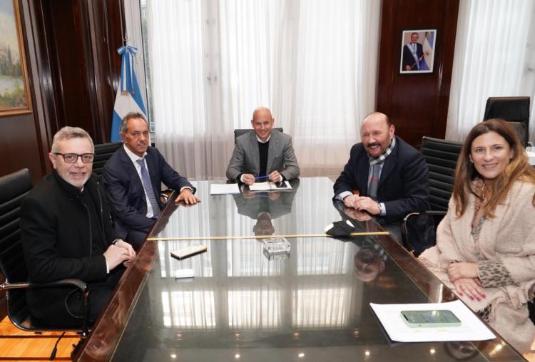 Scioli avanzó con gobernadores en la agenda productiva federal Scioli avanzó con gobernadores en la agenda productiva federal