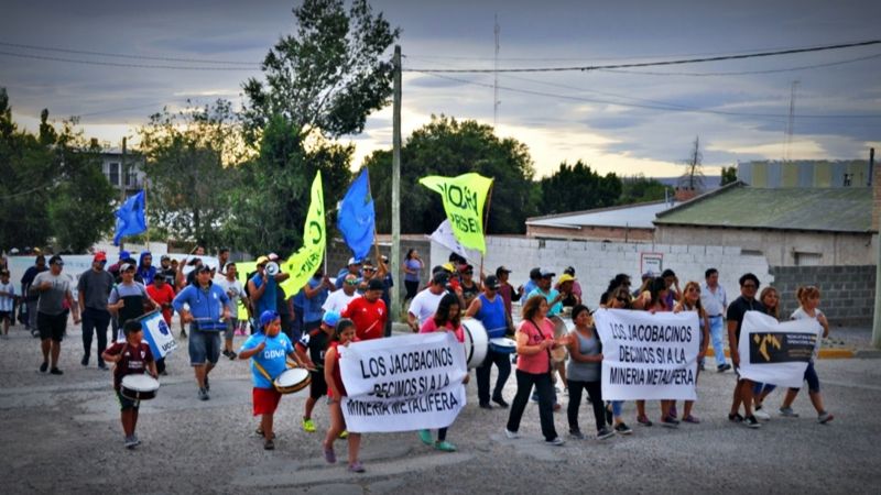 Río Negro: ¡Si a la megaminería!: Un pueblo de la provincia marchó a favor