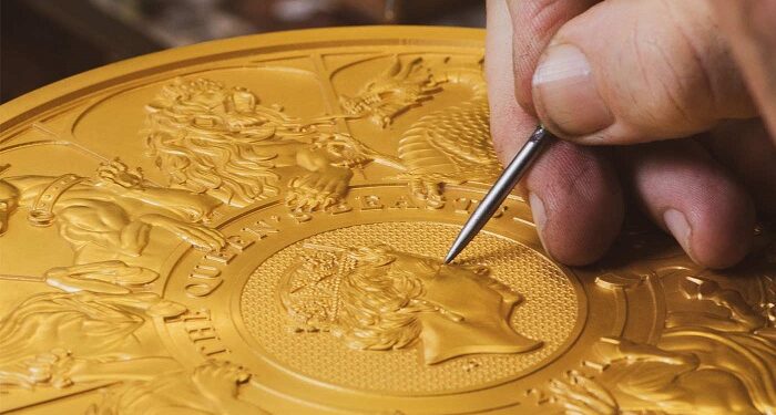 Una moneda de 10 kilos de oro, la más grande acuñada por la Royal Mint en 1.100 años Una moneda de 10 kilos de oro, la más grande acuñada por la Royal Mint en 1.100 años