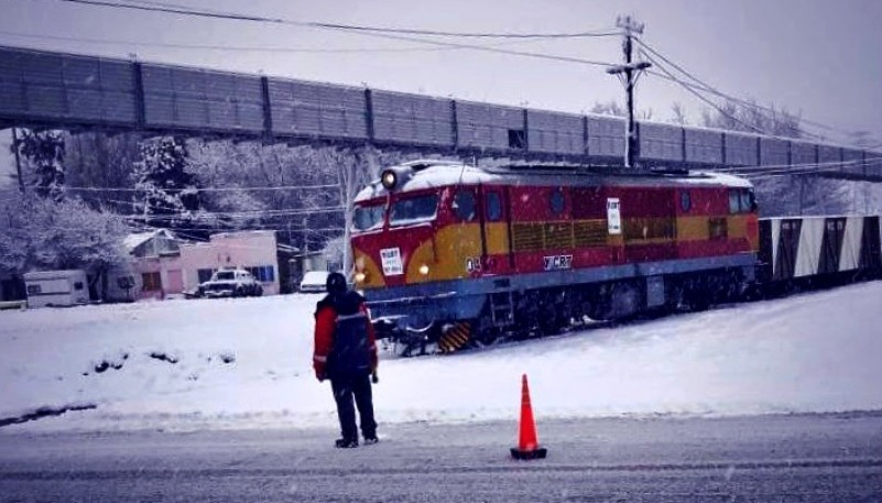 Santa Cruz: Un nuevo tren con 640 toneladas de carbón parte de Río Turbio a Punta Loyola