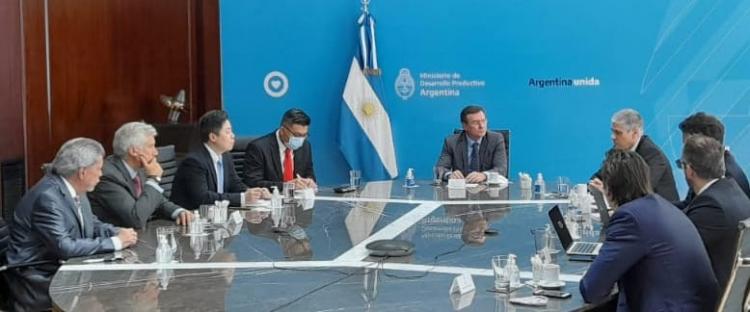 YPF se reunió con el mayor fabricante de baterías de litio YPF se reunió con el mayor fabricante de baterías de litio